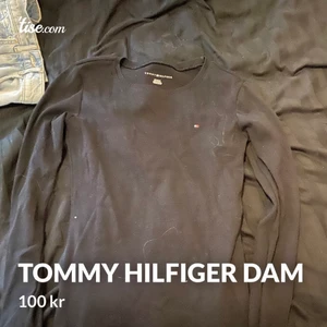 TOMMY HILFIGER DAM - En jättefin tommy hilfiger långärmad, storlek XS och använd 1 gång. Frakt på 60kr