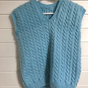 sweater vest  - sjukt fin stickad sweater vest som inte kommer till användning. aldrig använd och i felfritt skick!!🦋