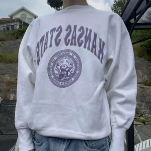 Vintage Champion sweatshirt - Vintage champion sweatshirt - Storlek M - fint skick - bud från 250 (höj bud med minst 25) eller direktköp för 450kr!