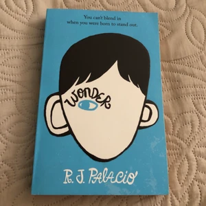 Wonder - bok - Wonder av R. J. Palacio. Bok på engelska.