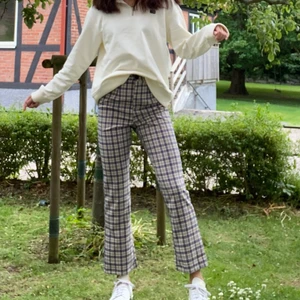 Rutiga byxor - Frakr ingår i priset! Supersnygga rutiga byxor som tyvärr aldrig kommit till användning💓 skriv till mig för fler bilder🙂🙌🏼💕