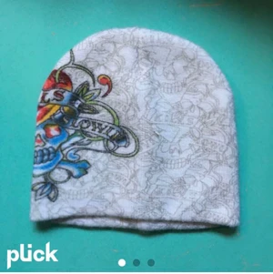 Ed Hardy mössa - Antagligen facke ed Hardy mössa med fina detaljer. Töjbar och passar troligen på dom flesta