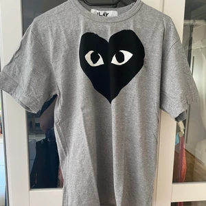 Cdg T-shirt  - Knappt använd 