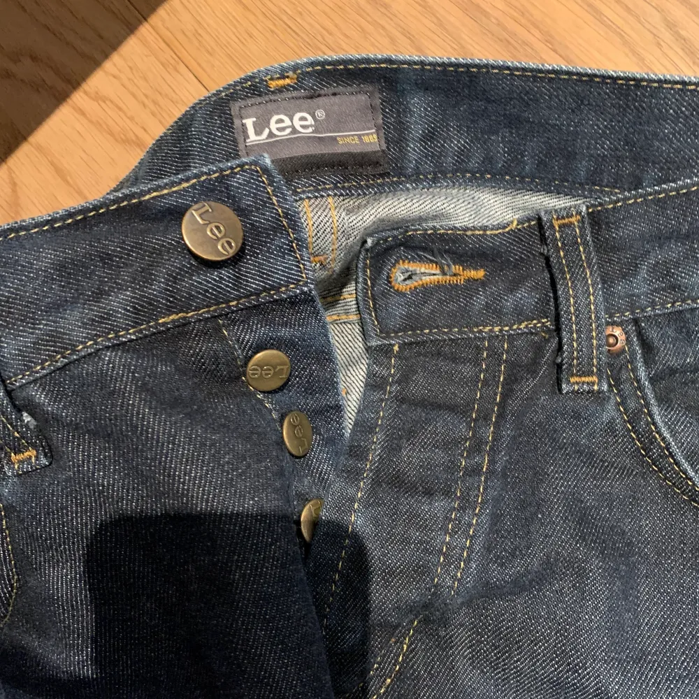 Balla å enkla jeans från Lee som jag inte använder. . Jeans & Byxor.