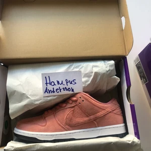 Sb dunk low pink pig  - Sb dunk low pink pig i size 8,5 (42) DS, pris 1700kr