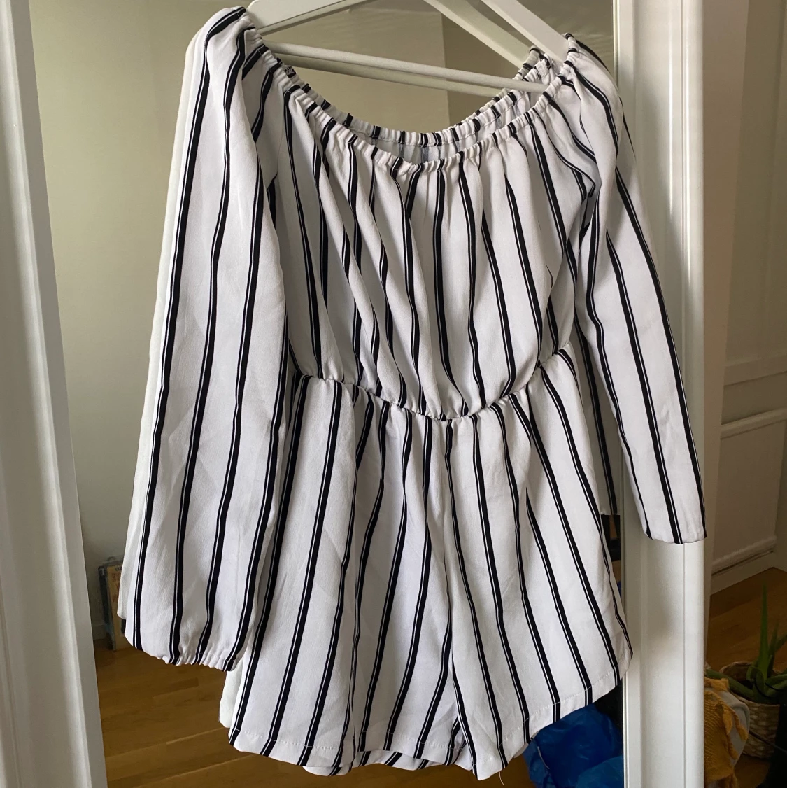 Missguided off-the-shoulder play suit storlek 34 - 90