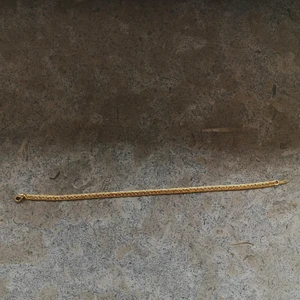 18 k guld armband  - Säljer mitt armband som aldrig är använt enbart legat i ett smyckesskrin. Pris kan diskuteras vid snabb affär. 