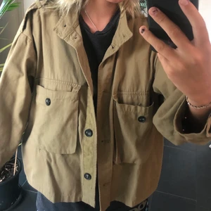 Grön jacka  - Aldrig använd 