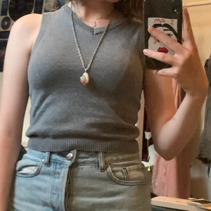 grå väst!! - 🚨ALLT PÅ MIN SIDA 30KR!!🚨 i barnstorlek, men sitter som en xs :DD