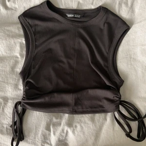 Dragsko topp - Super söt dragsko topp, som dessvärre är lite för stor på mig så säljer den vidare, just den är slutsåld. 