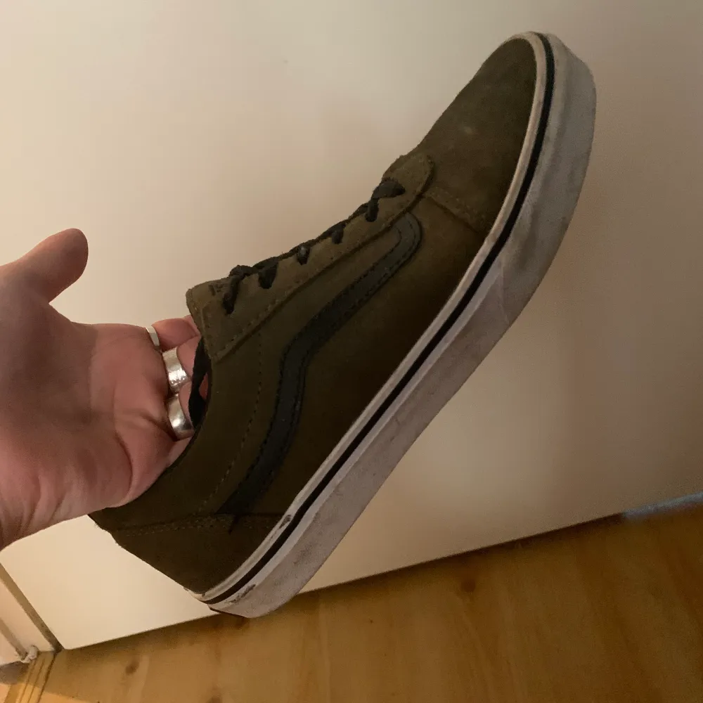 Old skool vans i mörkgrönt. Stl 37/38. Betalning sker vi swish och köparen står för ev frakt! ☺️. Skor.