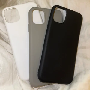 3 iPhone 11 skal  - Säljer 3 styckna iPhone 11 skal, 30 kronor styck! Köparen står för frakt.💕💕 