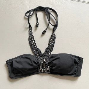 Bikinitopp med stenar - Superfin bikinitopp med silvriga ”stenar” strl 36 🌸 Aldrig använd 