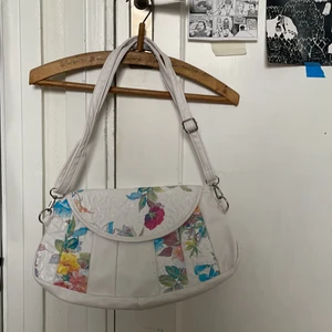 Unik axelväska  - Extremt gullig och unik axelväska mwd justerbar remsa