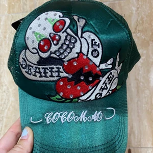 Ed Hardy keps - Fejk Ed Hardy keps köpt i spanien! (OBS: är på semester och kan bara posta den 1 augusti) 