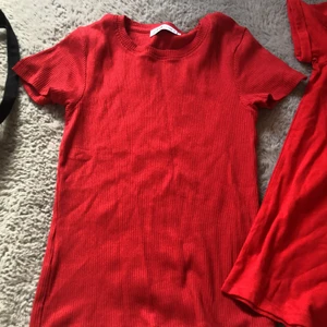 Två T-shirts! - Två röda tröjor, oanvända och sköna! 