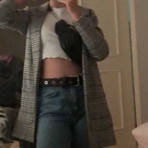 Blazer/kofta från H&M - Jättefin kofta som ser ut som en blazer. Mjukt och skönt material, superbra skick, knappt använd! Säljer pga utrensning!