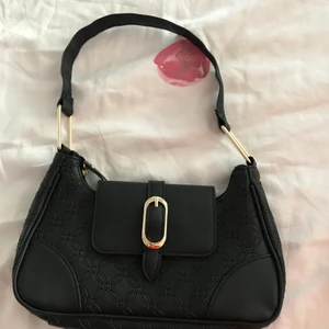 Väska!! - En söt liten handväska 