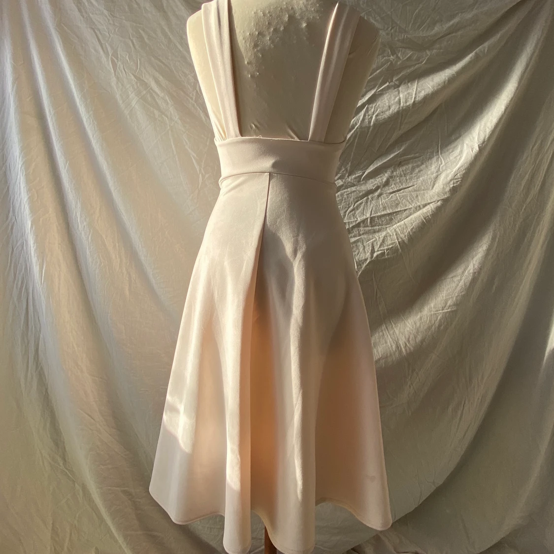 Super fin klänning med fyrkantig halsringning! - 91