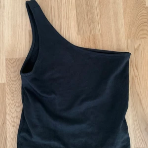 Ine shoulder topp - Mycket fint skick