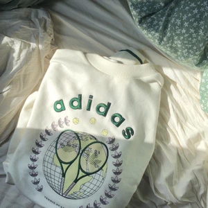 Adidas tröja - Jättefin tjocktröja i härliga färger✨ aldrig använd! Fler bilder kan skickas 