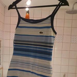 Åkta locusts klänning  - I mycket bra skick och passar xs_s och bra till summer och fester. Finns fler bilder och bud I kommenterna 