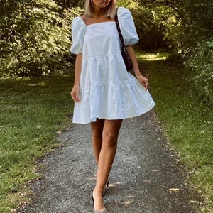 Klänning  - Klänning med puffärm