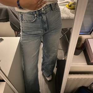 wideleg jeans - säljer mina wideleg jeans i modellen IDUN från gina, de kommer inte till använd längre och är i gott skick 💘 nypris: 600
