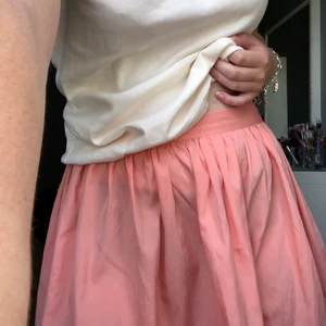 Jättefin kjol - Knappt använd då den är lite för kort för min smak! Dock jättesöt💖 kommer från Rut & Circle och är i storlek 34! Köpare står på frakt (+20kr om ej spårbar)