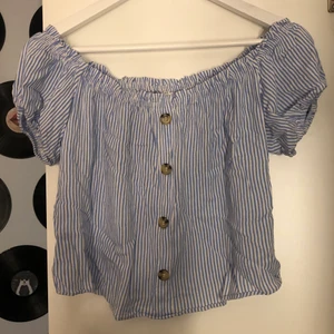 Topp - Säljer denna somriga topp🤩 köparen står för frakt💘