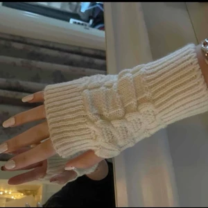 Handske - Handske som inte kommer till användning. Kontakta för mer information (jag är lätt att få tag)🙌🙌 Frakt-40kr