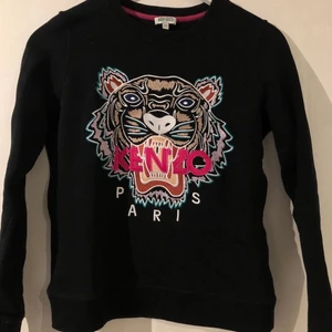 Kenzo tröja  - Aldrig använd säljer pågrund av att jag köpte fel färg storlek S men passar även Xs 