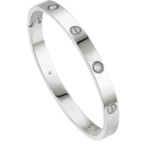 Armband - vitt guld stl S - Armbandet är som i nyskick, enbart använd några fåtal gånger. Nypris 1450kr! Originalförpackning medföljer. Kan mötas upp annars, köpare står för fraktkostnaden! Pris kan diskuteras vid snabb affär. 