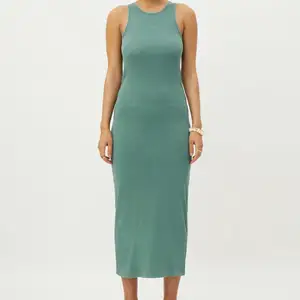 Säljer denna jätte fina och trendiga klänning ifrån weekday! Köpt i sommras för 250kr men aldrig använd. Skriv för fler bilder m.m 