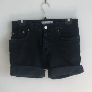 Svarta jeansshorts  - Sparsamt använda. 