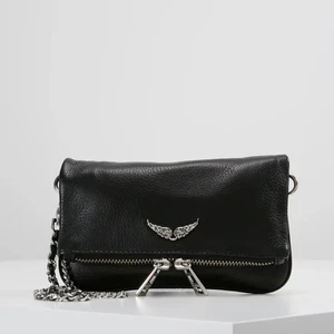 Zadig väska - Intressekoll! På min fina zadig väska, jag säljer den pga att jag inte får nån användning av den💓 skriv privat för egna bilder💓💗