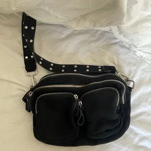 väska! ⚡️⚡️⚡️ - Jättefin väska från Gina tricot. Pris kan såklart diskuteras. Nypris 349kr