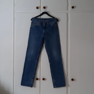 John Pearson & Son jeans, strl W32 L34 - Fina blå jeans, regular fit, storlek W32 och L34. Köpta på en loppis, men i bra skick. Har aldrig använt dem då de är för stora. Pris: 80kr + frakt