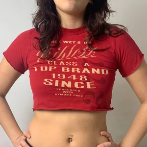 Crop top babytee graphic tryck - Så snygg croptop med coolt tryck !😛💞