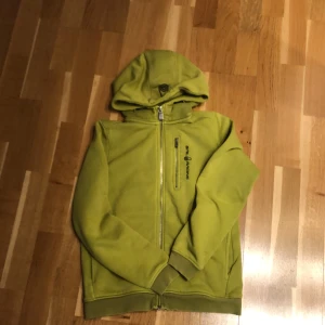 Sail racing hoodie  - Säljer nu en lite annorlunda men cool sail hoodie storlek 150 för dem som är mindre