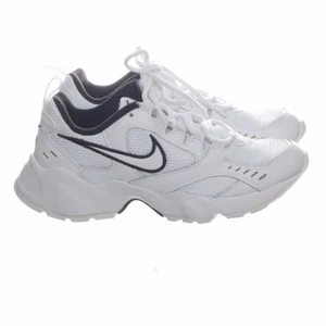 Nike sneakers - Sneakers från Nike i storlek 36,5, så bekväma 🦋 inte riktigt lite rena som på bilden men nästan! (Skickar fler bilder privat vid intresse)💕 Tveka inte att höra av er vid minsta intresse eller funderingar! Frakt på 66kr tillkommer 📦