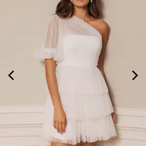 SÖKER denna by malina klänningen!!! Hör gärna av er om ni är sugna på att sälja! 🥰
