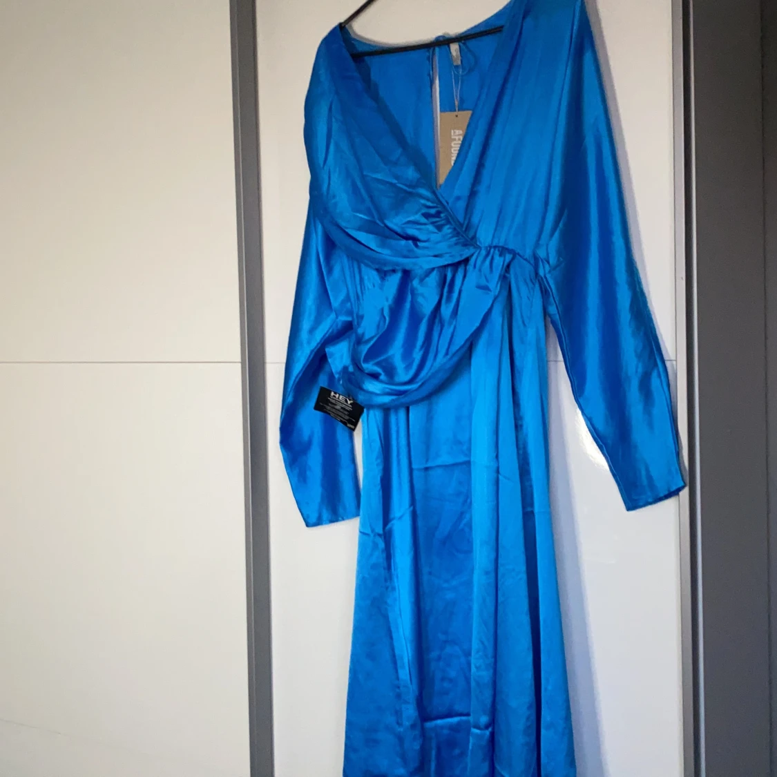 Satin klänning  - 90