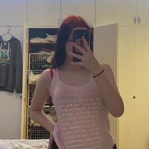 Rosa linne - Ett rosa linne, luftigt lite genomskinligt, aldrig använt