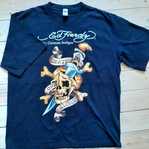 Ed hardy t-shirt! - Köpt i Thailand, Ed hardy "death or glory" t-shirt. Va inte rädd för att ställa frågor! Skriv om du är intresserad.