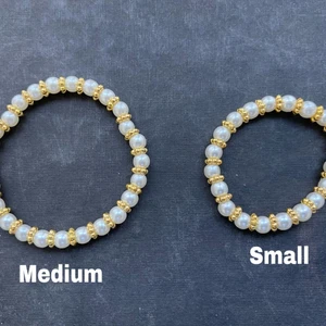 Pärlarmband med gulddetaljer - Handgjorda pärlarmband i storlekarna smal och medium.  Large kommer snart!