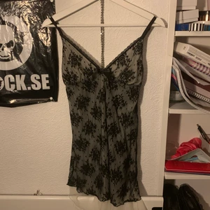 Mesh klänning - SÅ fin klänning som är köpt på plick men jag använder inte den tyvärr