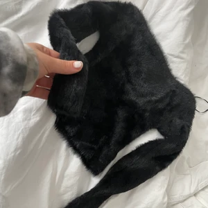 Söt topp /tröja  - Storleken varierar då den är stretchiga men s, hm, väldigt ny 