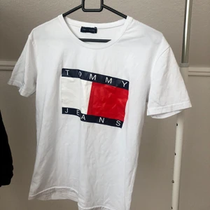 Tommy Hilfiger tröja - Tshirt i bra skick! Frakt tillkommer eller mötas upp i Arlöv/Malmö/Lund #nyskick #tshirt #tommy #tommyhilfiger 