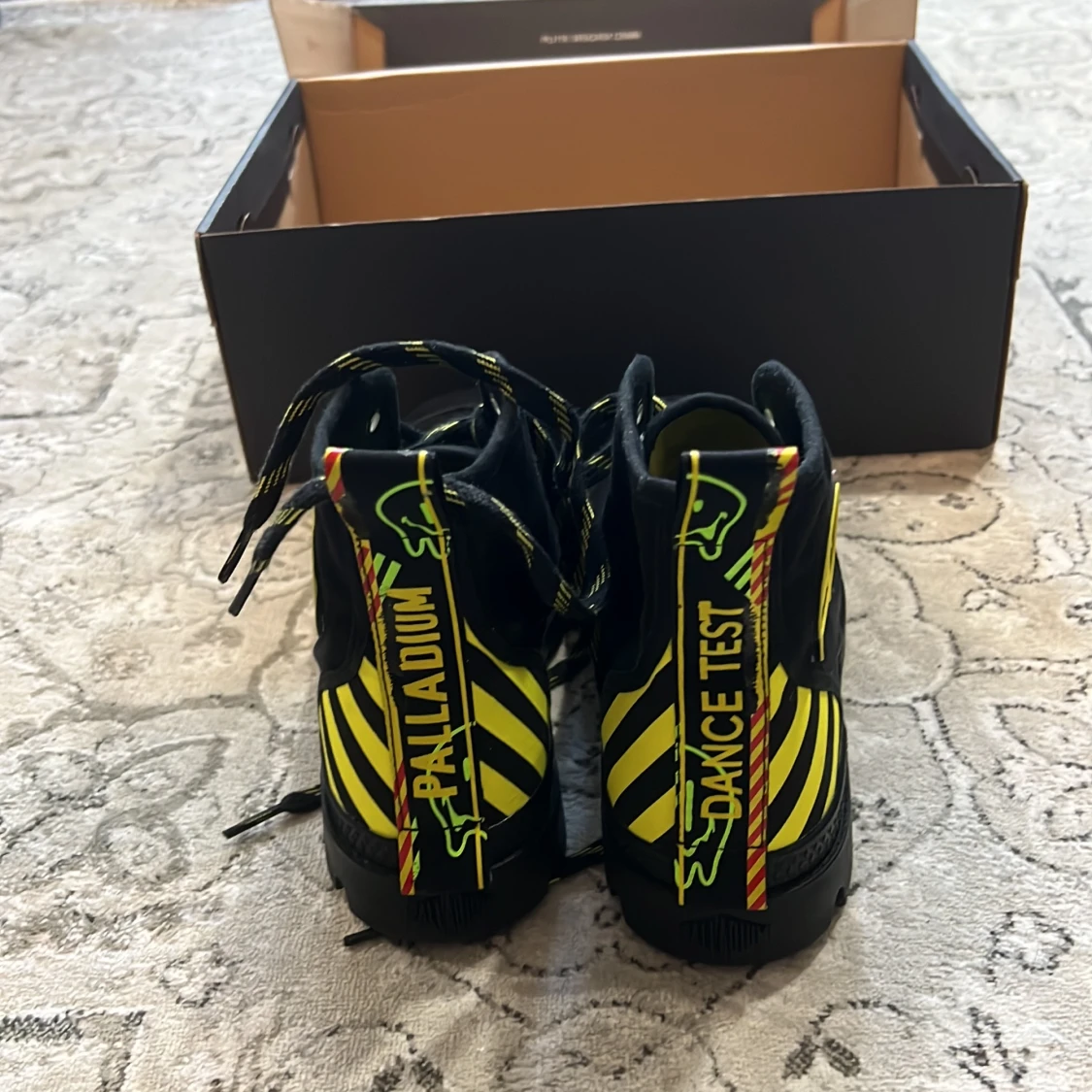 Skor Smiley palladium 41 unisex  - 90